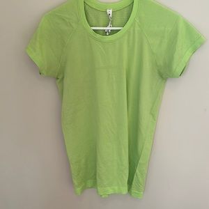 Lululemon swiftly  t-shirt